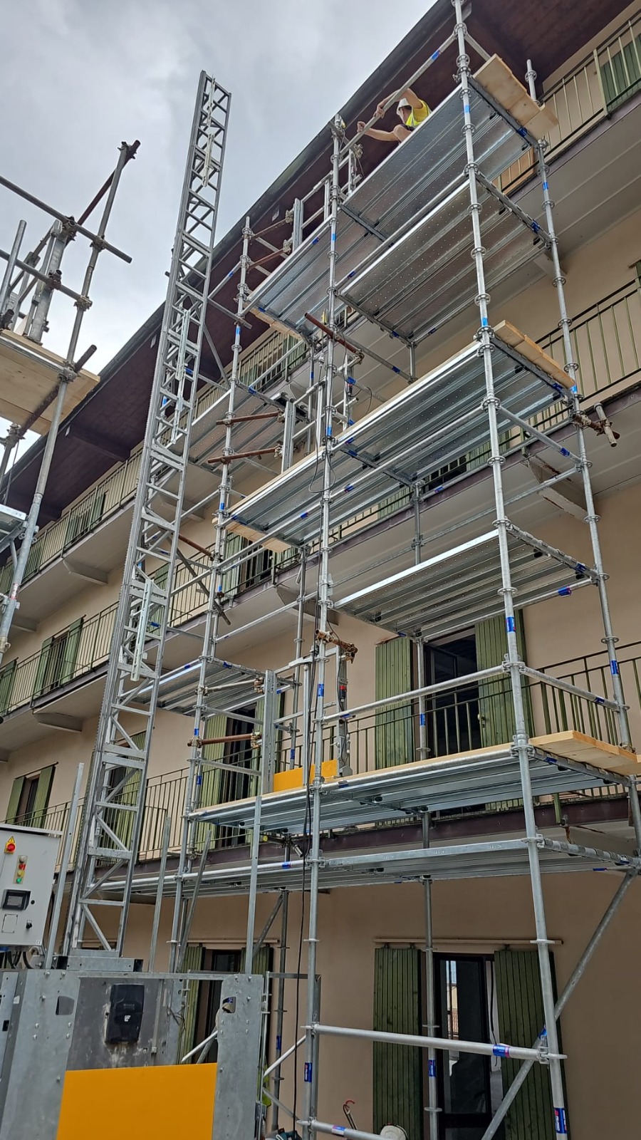 Noleggio Ascensori da Cantiere — foto 1