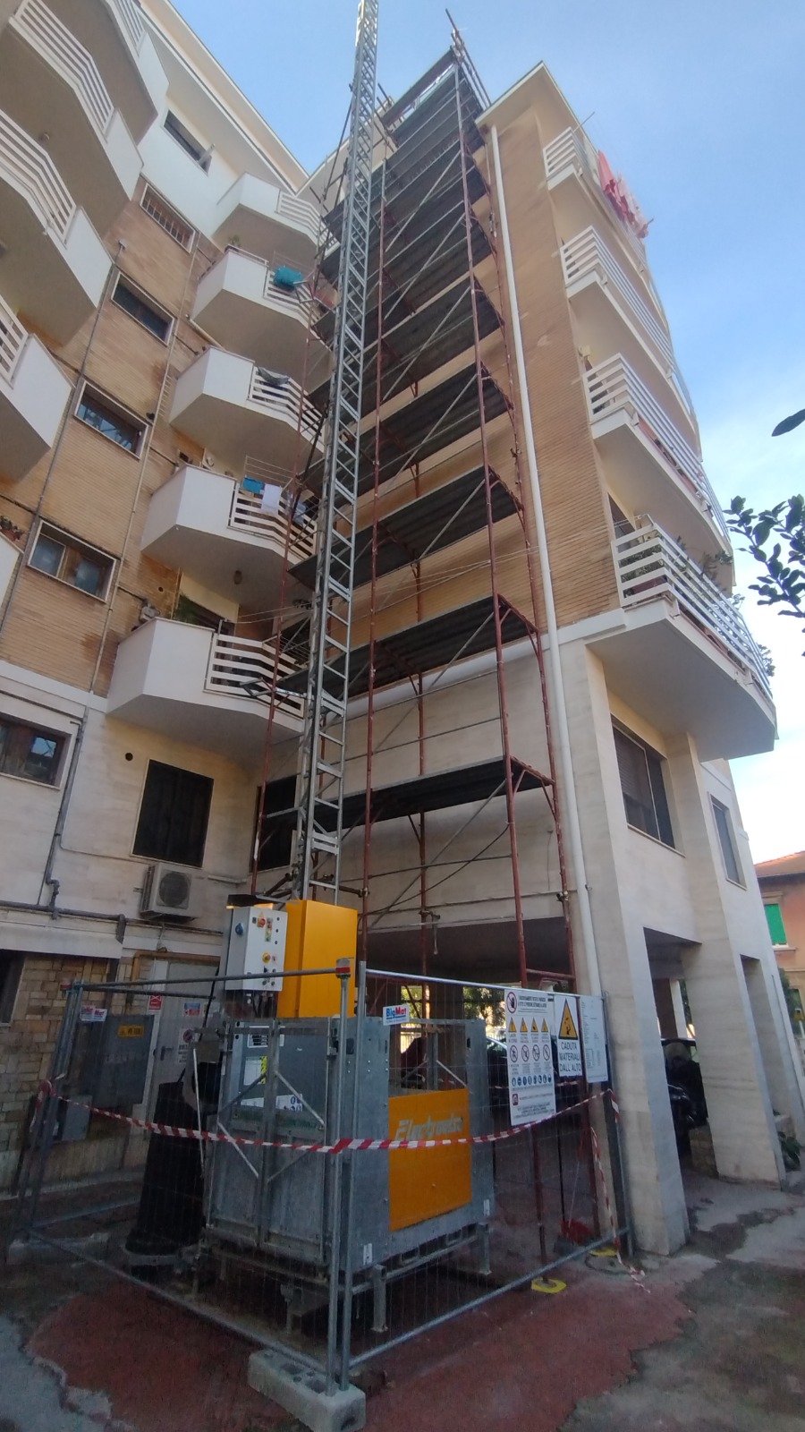 Noleggio Ascensori da Cantiere — foto 2